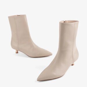 Intentionally Blank cream kitten heel booties, size 8.